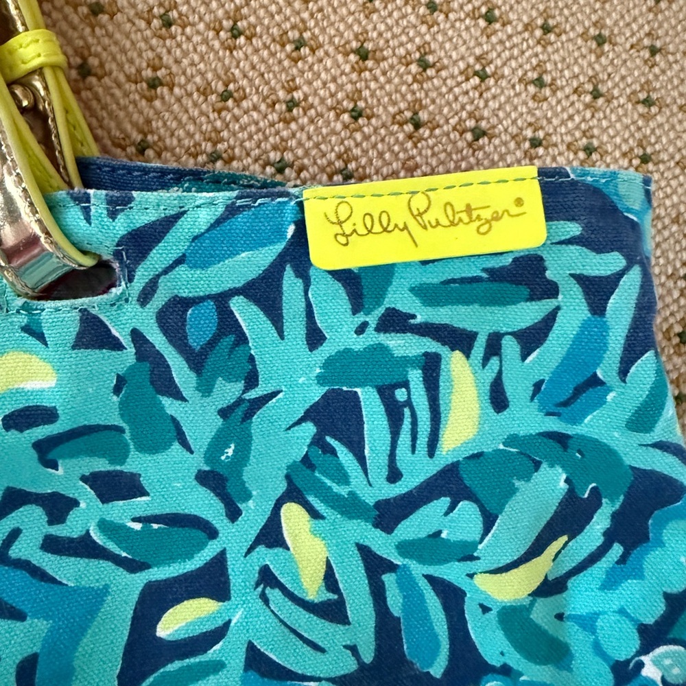 Lilly Pulitzer Reversible Beach Tote in Beach Loot & Midnight Cove with Pouch! - Picture 4 of 16